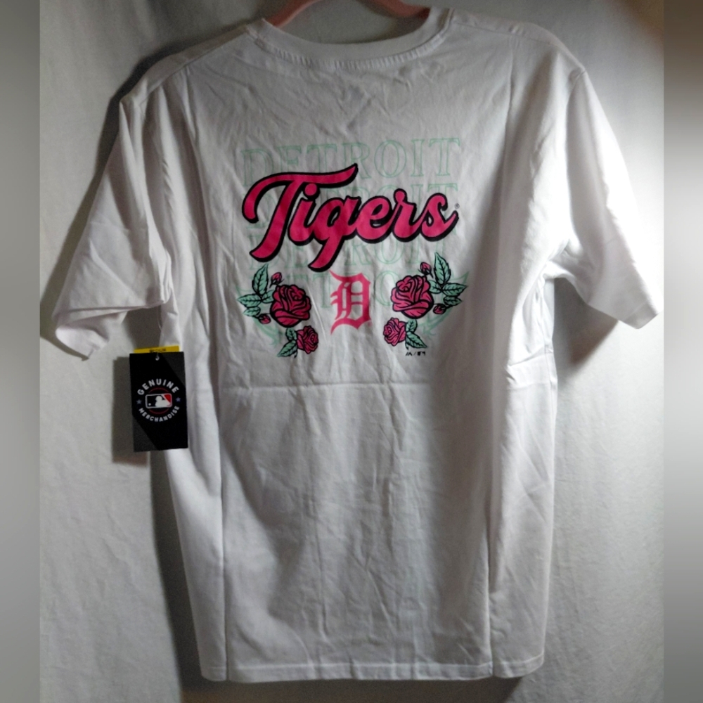 Detroit Tigers Graphic T-Shirt Genuine MLB Size M New With Tags.